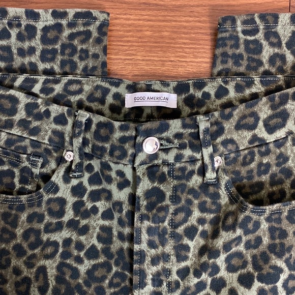 GOOD AMERICAN Good Waist Crop Jeans Leopard - Picture 7 of 7